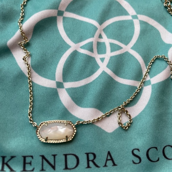 Kendra Scott Jewelry - KENDRA Scott Elisa delicate pendant necklace. gold/Ivory pearl
